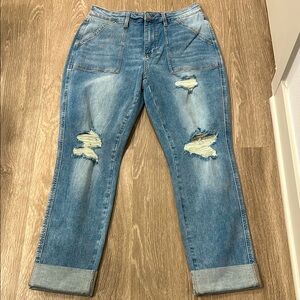 Judy Blue - Distressed Boyfriend Fit Cropped Jeans